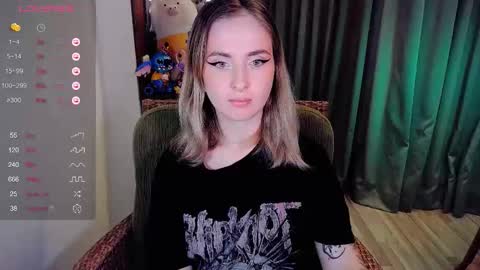 Snapshot of shyfoxxxy chatting on September 13, 8:33 am Effie online show from September 13, 8:33 am
