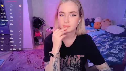 Snapshot of shyfoxxxy chatting on February 16, 10:32 pm Effie online show from February 16, 10:32 pm
