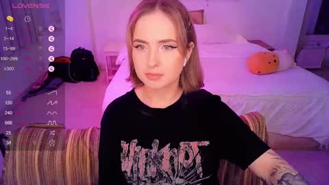 Snapshot of shyfoxxxy chatting on February 27, 1:28 pm Effie online show from February 27, 1:28 pm