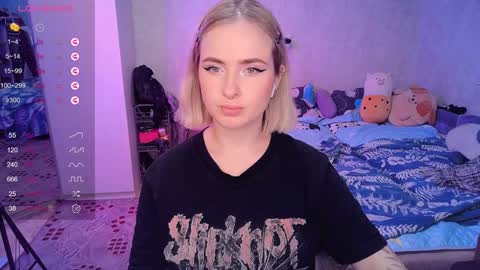 Snapshot of shyfoxxxy chatting on February 8, 12:50 pm Effie online show from February 8, 12:50 pm
