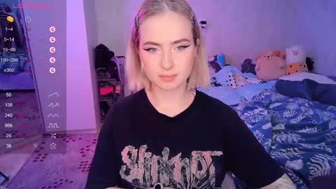 Snapshot of shyfoxxxy chatting on February 9, 12:52 pm Effie online show from February 9, 12:52 pm