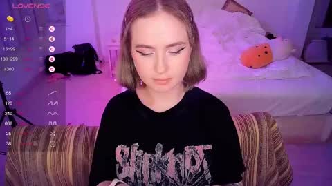 Snapshot of shyfoxxxy chatting on March 6, 9:20 pm Effie online show from March 6, 9:20 pm