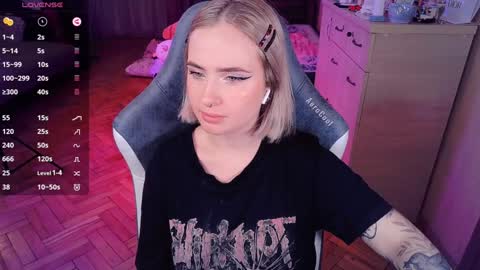 Snapshot of shyfoxxxy chatting on January 9, 6:15 pm Effie online show from January 9, 6:15 pm