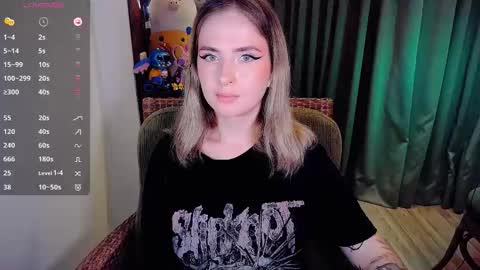 Snapshot of shyfoxxxy chatting on September 15, 9:17 am Effie online show from September 15, 9:17 am