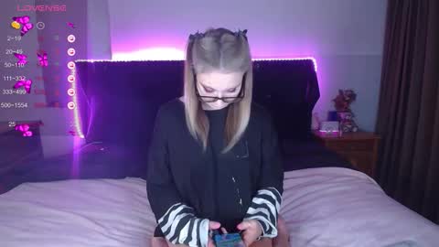 shysweetrish online show from March 12, 2:36 am