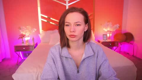 shyysiren online show from April 5, 7:07 am