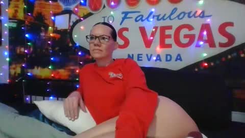 Snapshot of sidneyraee chatting on January 17, 5:51 pm Mrs. St. Patrickk online show from January 17, 5:51 pm
