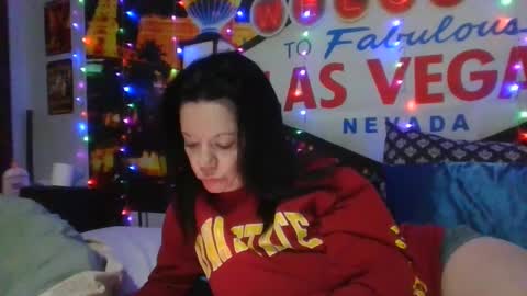 Snapshot of sidneyraee chatting on December 24, 12:44 am Mrs. St. Patrickk online show from December 24, 12:44 am