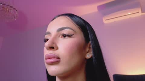 Sienna online show from April 16, 9:39 pm