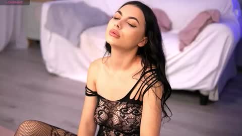 Snapshot of sierravyx chatting on October 6, 5:02 am Maria online show from October 6, 5:02 am