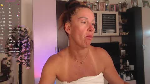 Snapshot of silenaa_sloussen chatting on September 29, 4:39 am silenaa_sloussen online show from September 29, 4:39 am
