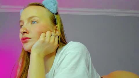 Mila online show from October 28, 7:36 am