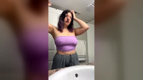 silkykittyy online show from December 20, 9:02 am