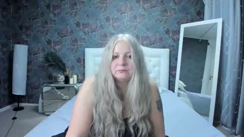 Snapshot of silver_moon_light chatting on October 11, 10:23 pm silver_moon_light online show from October 11, 10:23 pm