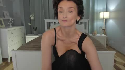Snapshot of simonadebeauvoir chatting on February 27, 11:10 am Simona online show from February 27, 11:10 am