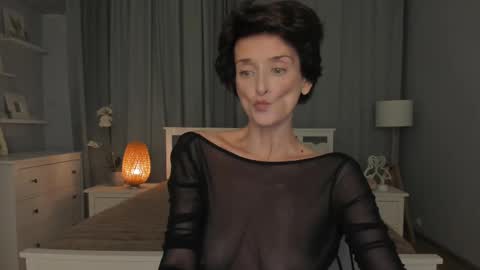 Snapshot of simonadebeauvoir chatting on March 8, 2:27 pm Simona online show from March 8, 2:27 pm