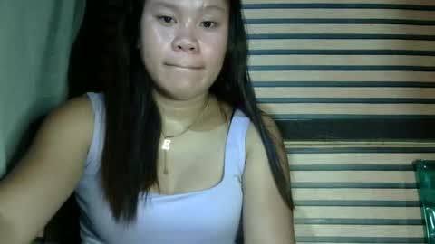 simply_y0urs online show from December 17, 5:47 pm