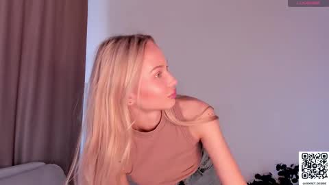 Snapshot of sincere_shyness chatting on September 11, 9:31 am Naomi online show from September 11, 9:31 am