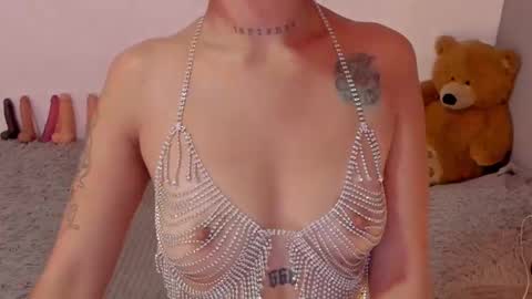 Snapshot of sirax66 chatting on December 11, 7:25 pm sirax66 online show from December 11, 7:25 pm