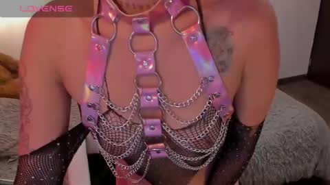 Snapshot of sirax66 chatting on December 15, 6:15 pm sirax66 online show from December 15, 6:15 pm