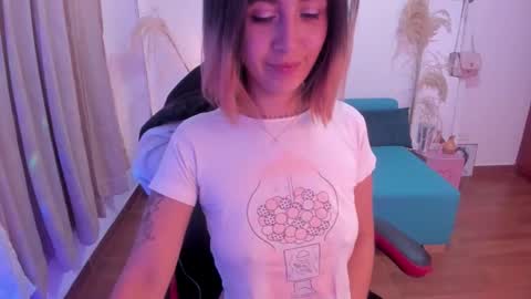 Snapshot of sirax66 chatting on October 21, 10:58 pm sirax66 online show from October 21, 10:58 pm