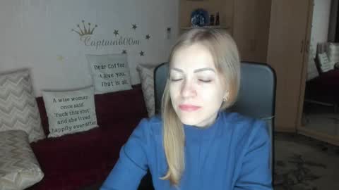 Snapshot of sirenasilk chatting on October 6, 3:23 am sirenasilk online show from October 6, 3:23 am