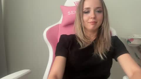 Sisi Bunny online show from June 11, 4:48 pm