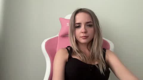 Sisi Bunny online show from June 17, 6:20 pm