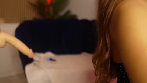 Dee online show from November 8, 9:20 pm