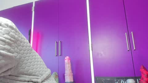 Elise online show from March 5, 2:12 pm