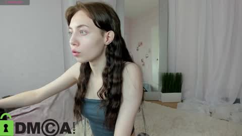 Snapshot of skelerata chatting on October 4, 1:22 am Emily online show from October 4, 1:22 am