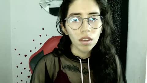 Raelle online show from May 18, 1:59 am