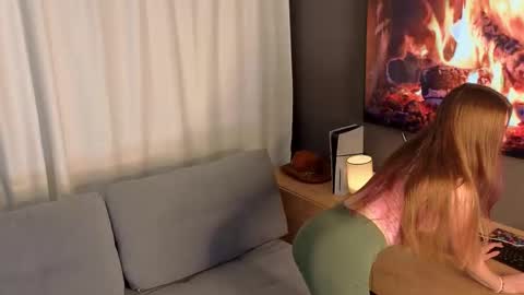 Snapshot of sky_desires chatting on October 29, 7:27 pm Jinx online show from October 29, 7:27 pm