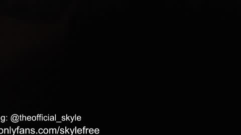 Snapshot of skyblu1 chatting on December 27, 2:04 am SKYLE online show from December 27, 2:04 am