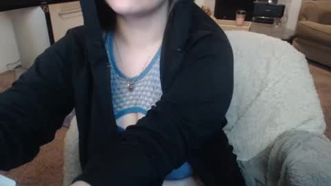 Snapshot of skyblu1 chatting on February 1, 9:43 am SKYLE online show from February 1, 9:43 am