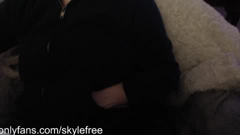 Snapshot of skyblu1 chatting on January 28, 10:34 pm SKYLE online show from January 28, 10:34 pm