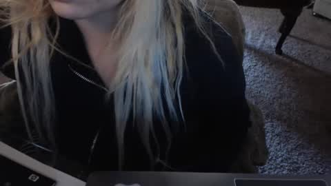Snapshot of skyblu1 chatting on January 22, 10:17 pm SKYLE online show from January 22, 10:17 pm