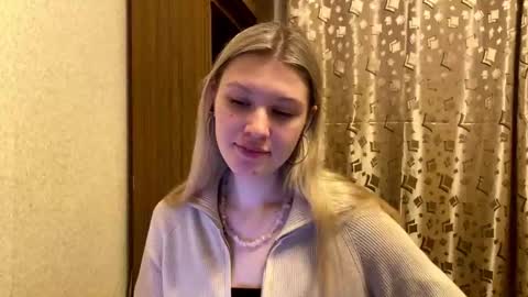 skyedavis online show from December 21, 7:40 pm