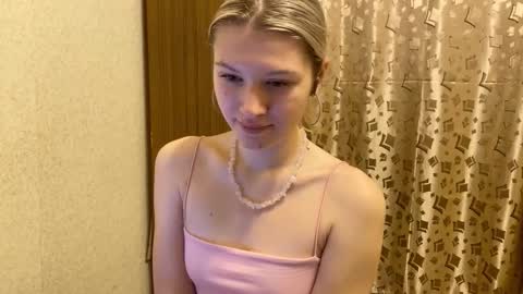 skyedavis online show from December 19, 7:28 pm