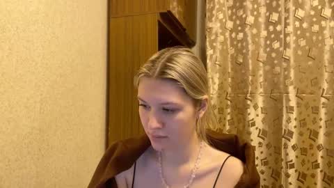 skyedavis online show from December 18, 7:18 pm