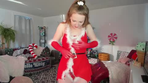 Snapshot of skyewatson chatting on December 21, 7:06 pm Skye Watson online show from December 21, 7:06 pm