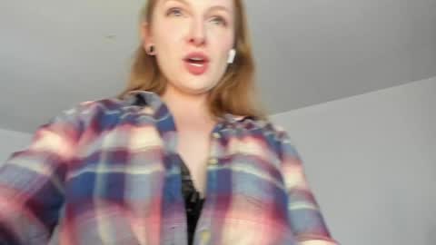 Snapshot of skyewatson chatting on January 3, 8:01 pm Skye Watson online show from January 3, 8:01 pm