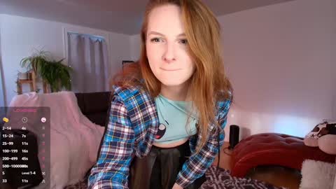 Snapshot of skyewatson chatting on January 19, 7:26 pm Skye Watson online show from January 19, 7:26 pm