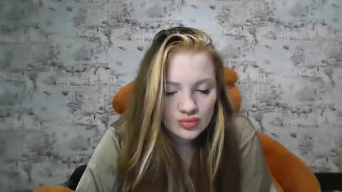 Snapshot of skyler_wans chatting on September 17, 3:21 pm Skyler online show from September 17, 3:21 pm