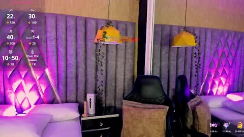 skylerbloom online show from April 15, 3:18 am