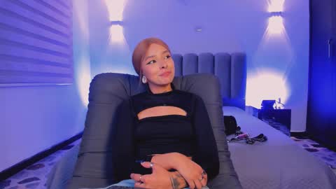 Snapshot of skythompson chatting on October 3, 6:07 am skythompson online show from October 3, 6:07 am
