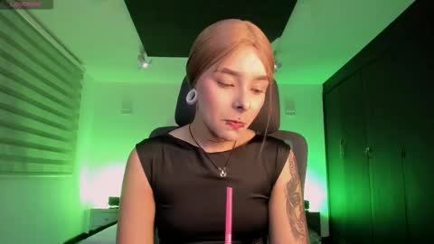 Snapshot of skythompson chatting on September 11, 4:02 am skythompson online show from September 11, 4:02 am