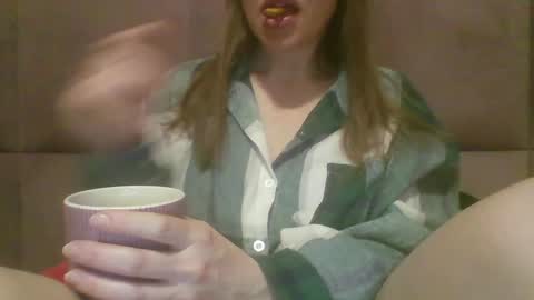 Snapshot of sladkiegubki chatting on February 26, 3:03 am Sladkiegubki online show from February 26, 3:03 am