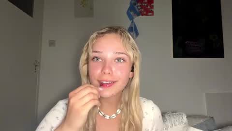 Olivia online show from July 28, 9:25 pm