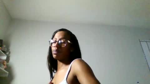 Snapshot of slimmmgooodiexoxo chatting on December 15, 10:26 pm slimmmgooodiexoxo online show from December 15, 10:26 pm